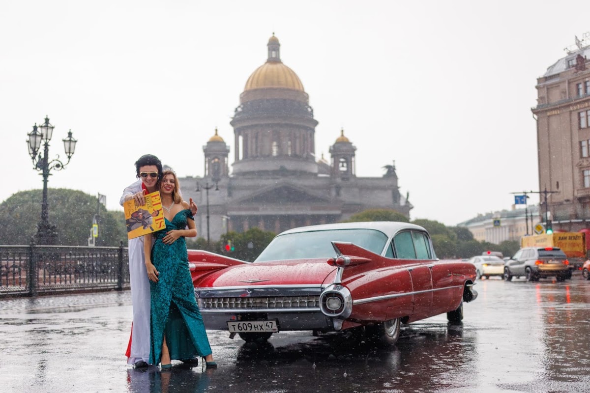 Cadillac De Ville (red)