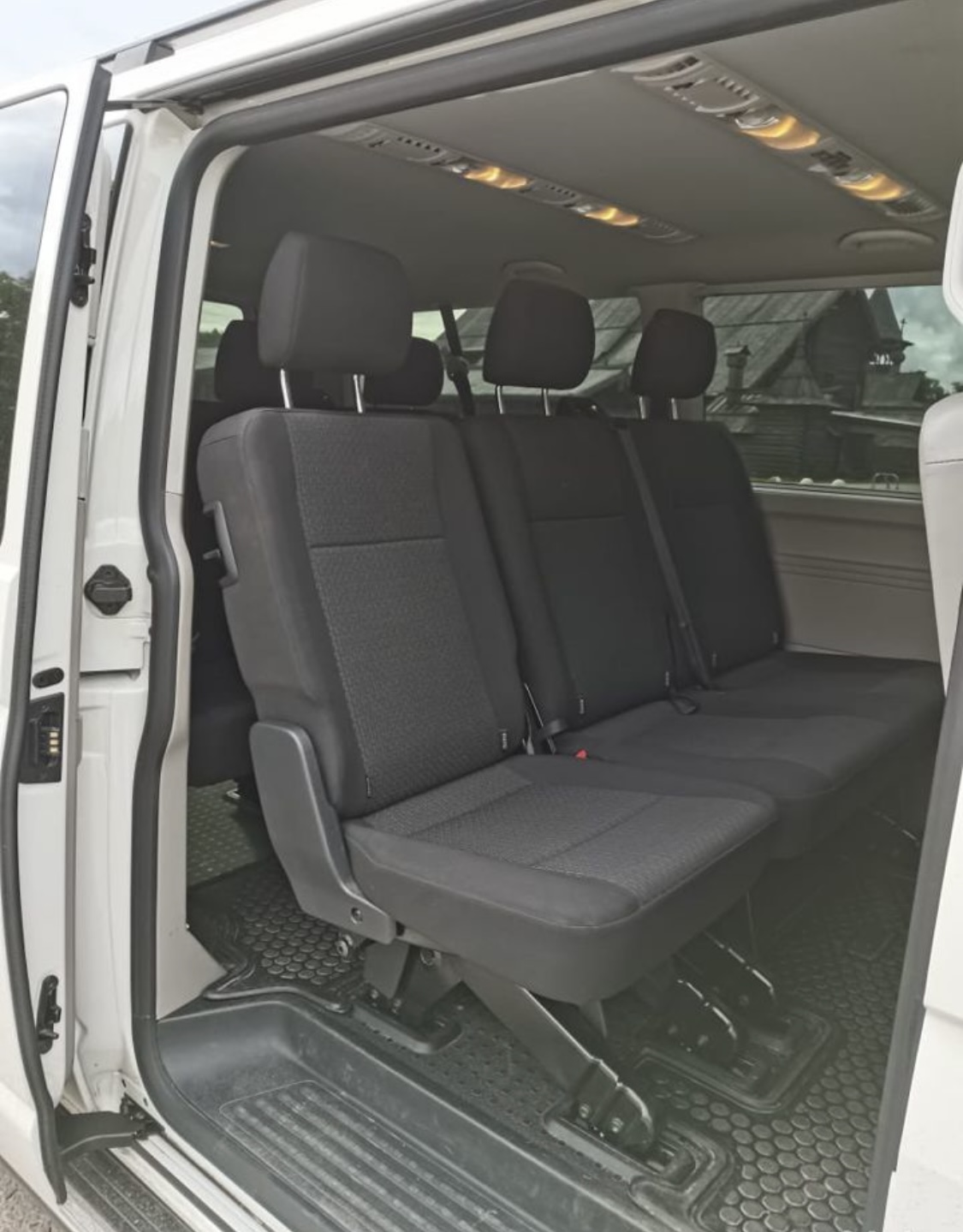 Volkswagen Caravelle — кадр 2 из 3