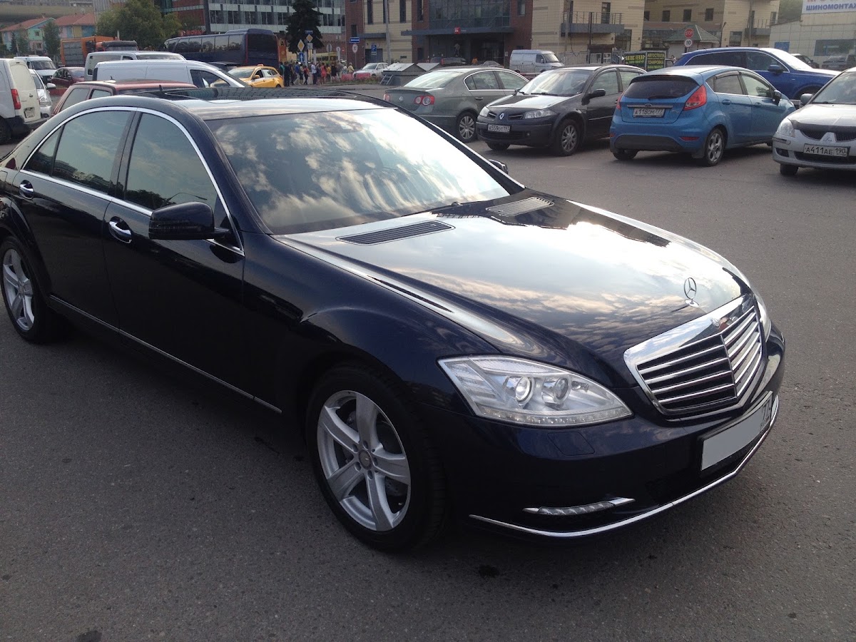 Mercedes-Benz S-class W221
