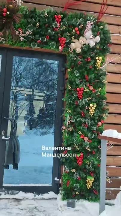 Новогоднее комплексное оформление ресторана Берег.