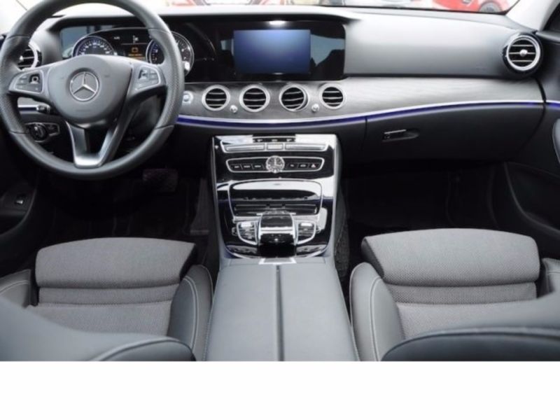Mercedes E-Class — кадр 5 из 5