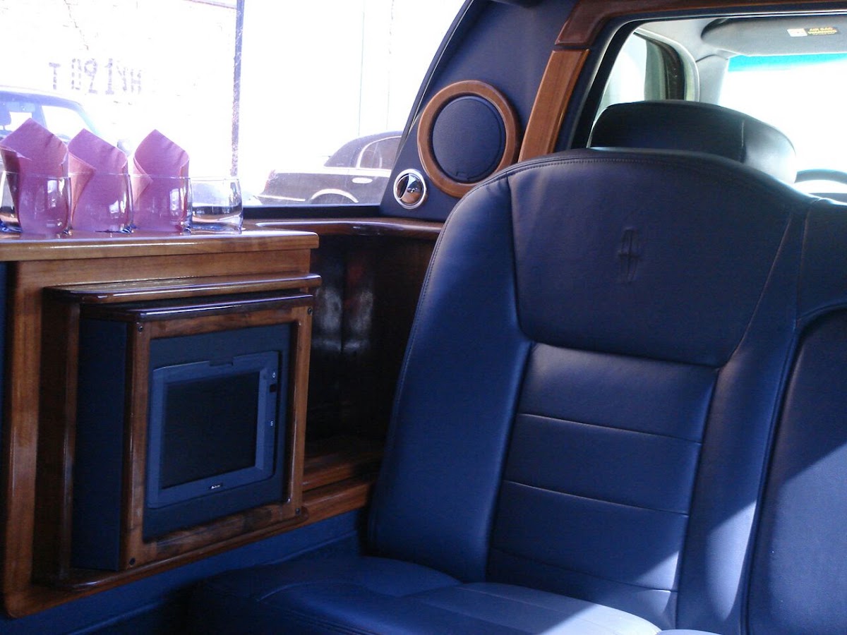 Lincoln Town Car (6 мест) — кадр 3 из 3