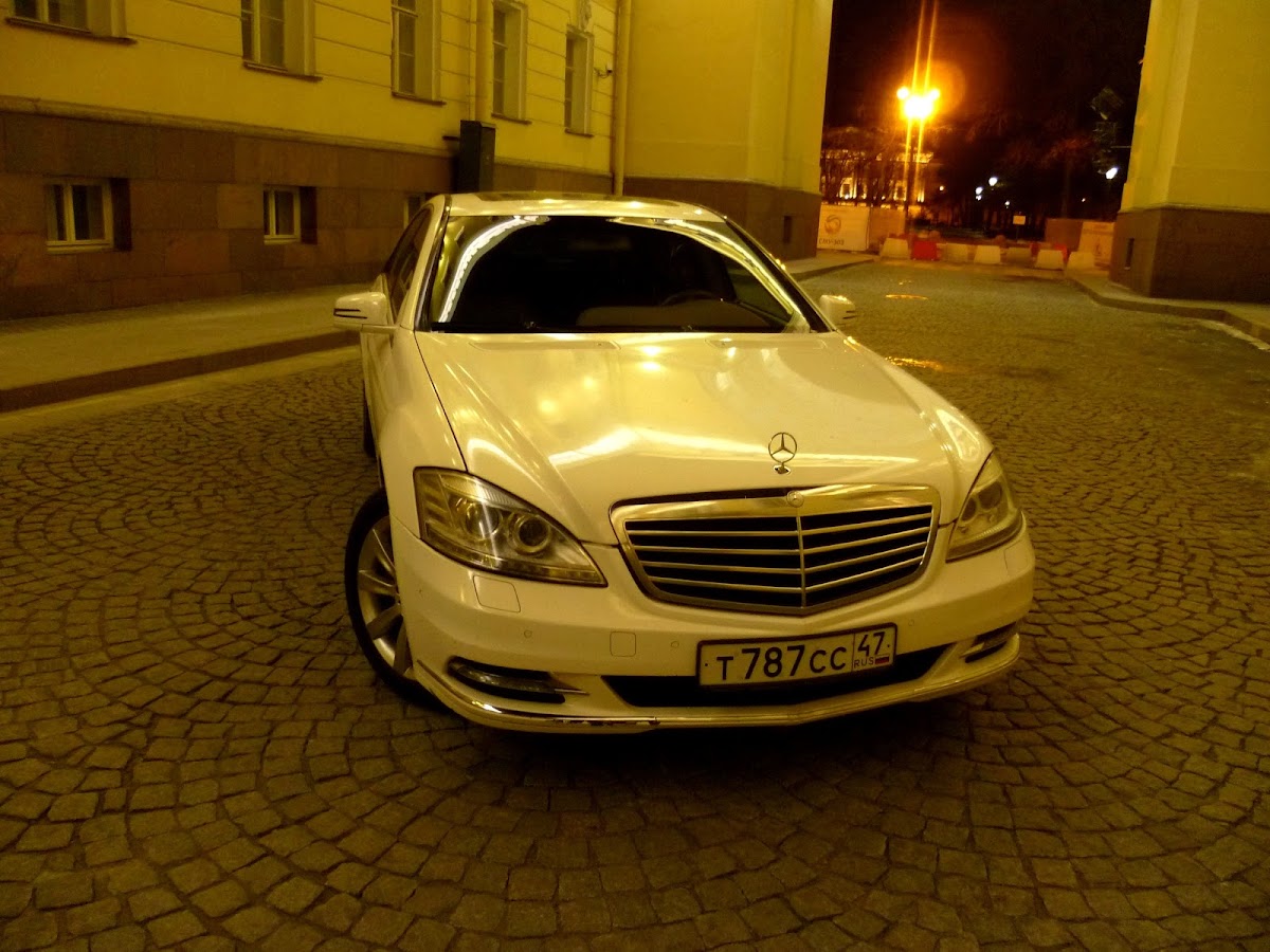 Mercedes-Benz S-class W221