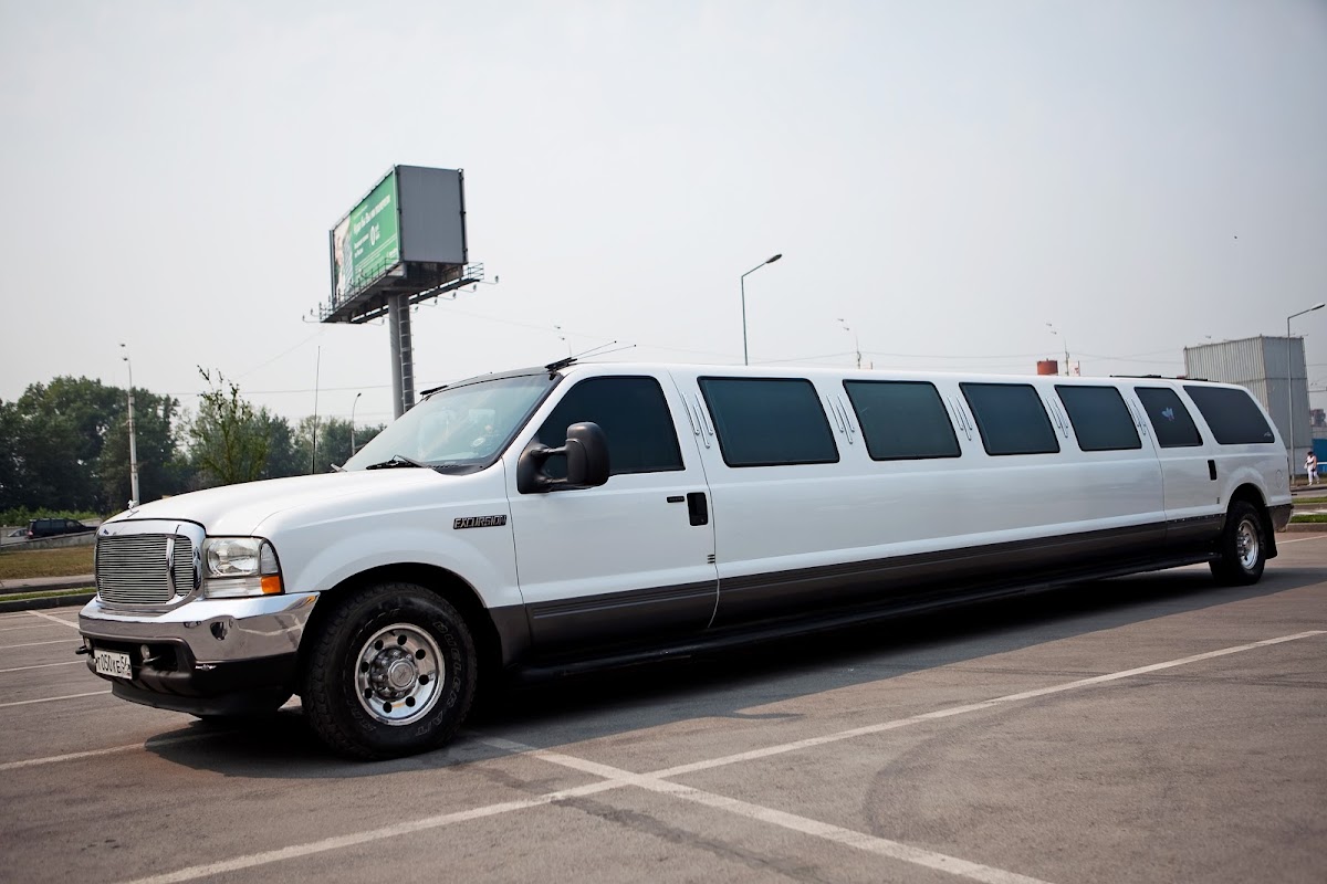 Ford Excursion — кадр 4 из 9