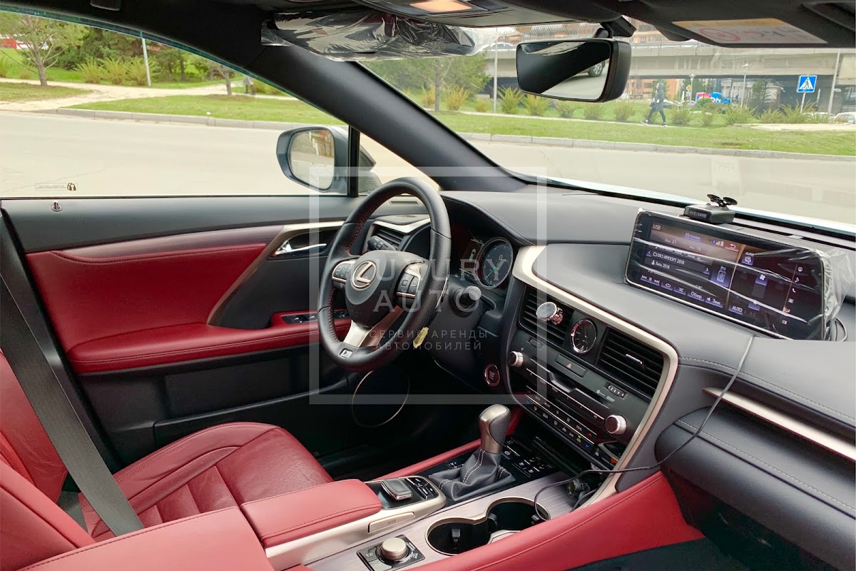 Lexus LX 300