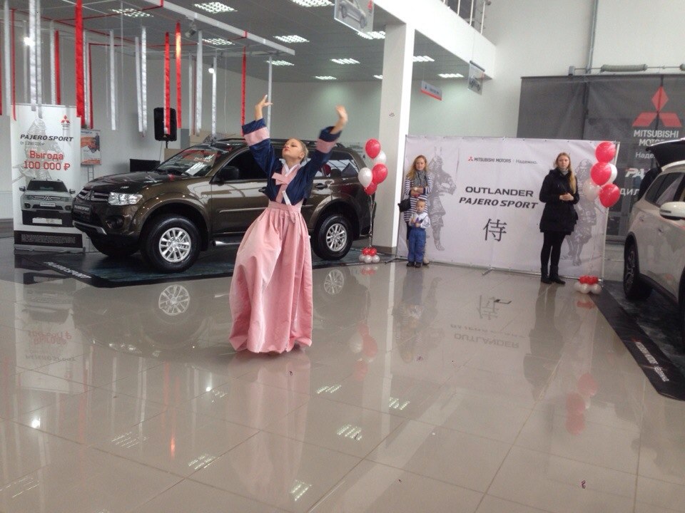 18.10.14 Праздник в салоне Mitsubishi