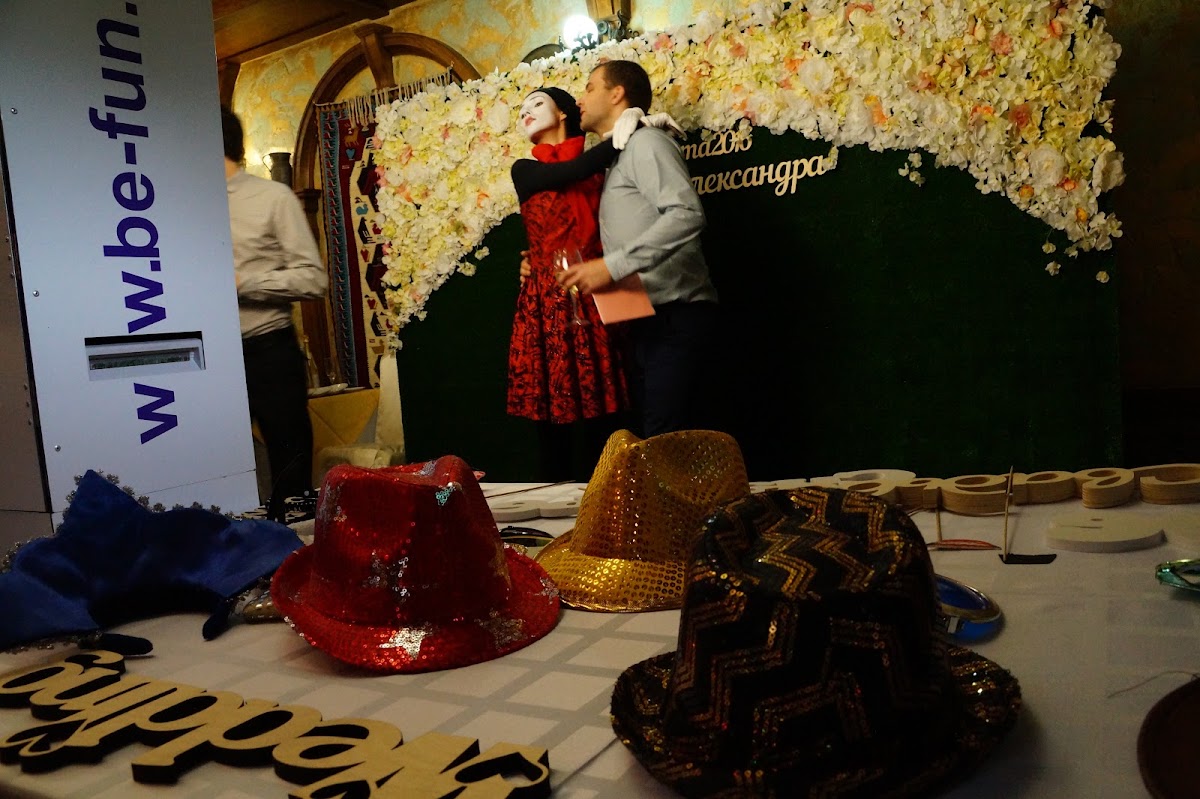 Много разнообразного реквизита