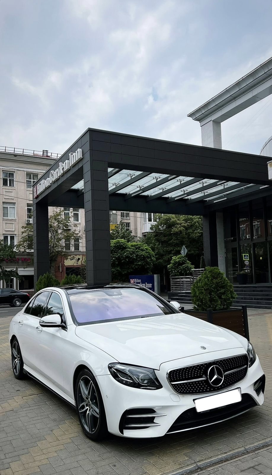 Mercedes e-class 213 AMG с панорамной крышей — кадр 5 из 10