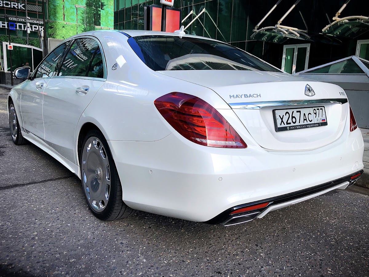 Белый Mercedes-Benz S-class (Maybach)