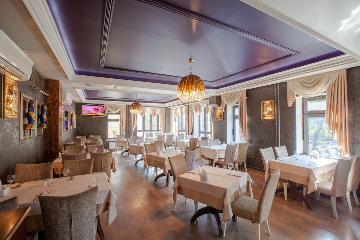 Зал ресторана на 2 этаже