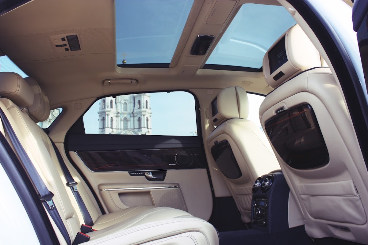 Jaguar XJ — кадр 2 из 2