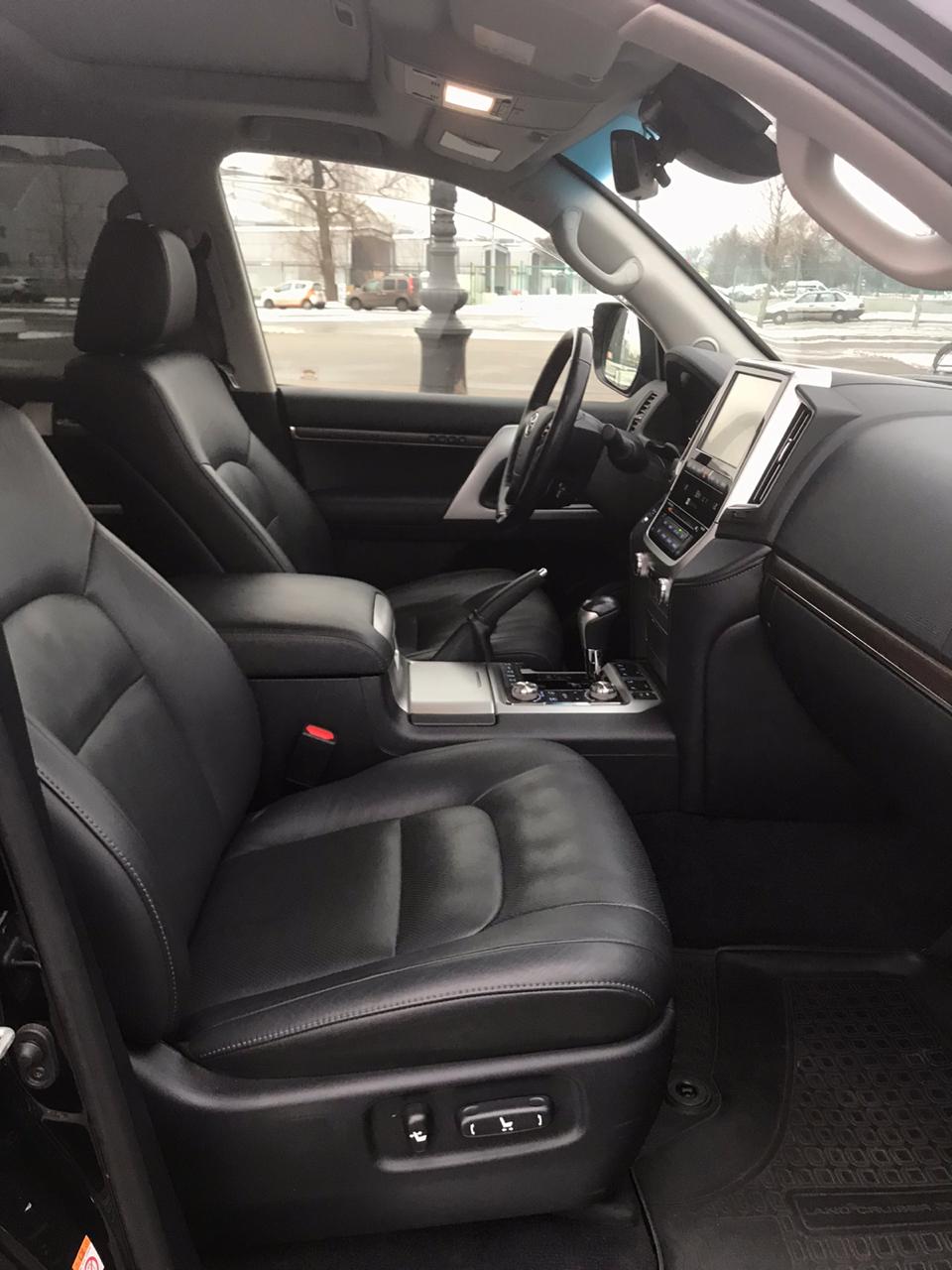 Toyota Land Cruiser 200