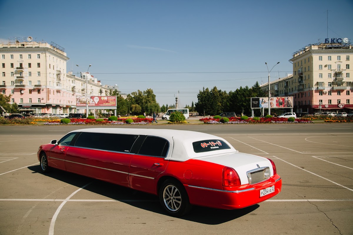 Линкольн Таун Кар