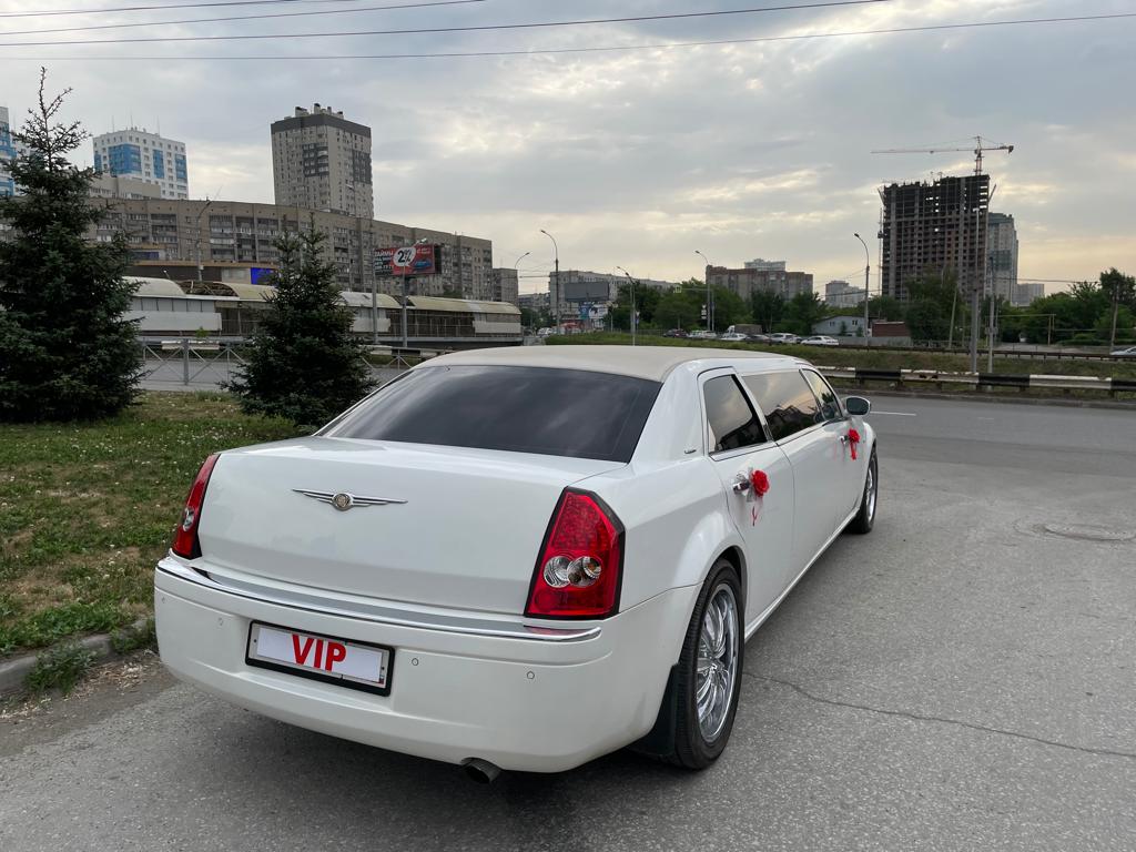 Крайслер 300С De Luxe Long
