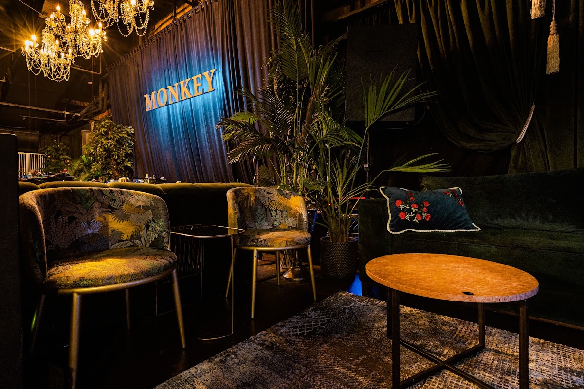 Monkey Lounge & Bar