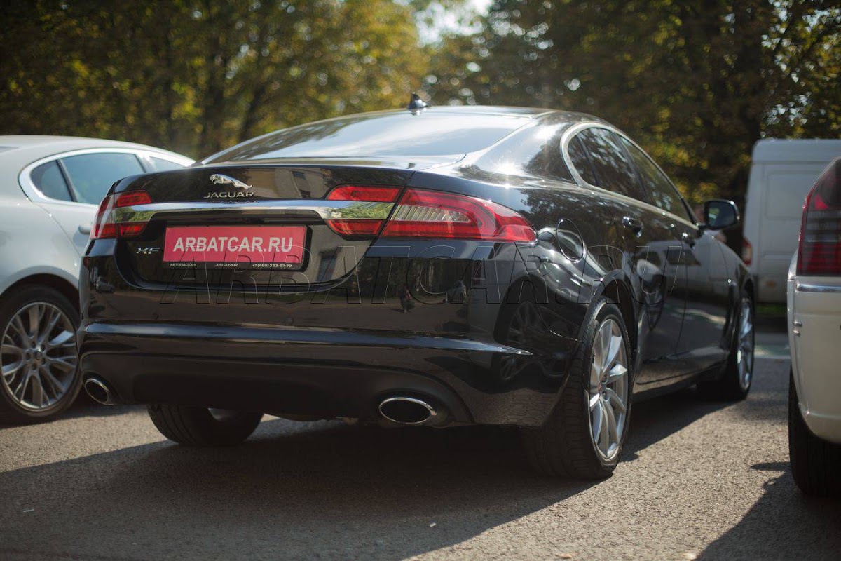 Jaguar XF черный на светлом салоне — кадр 4 из 6