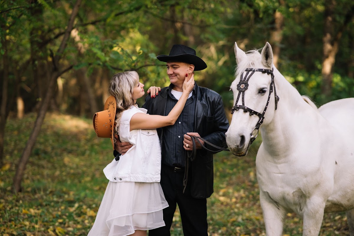 Love story с лошадью в лесу