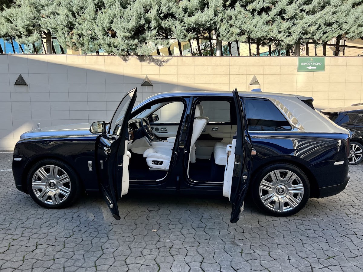 Rolls-Royce Cullinan — кадр 5 из 6