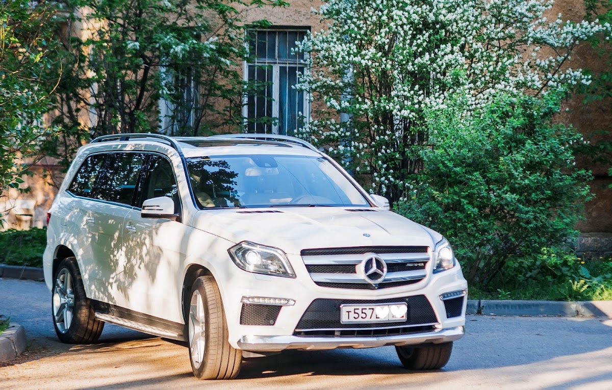 Mercedes White GL