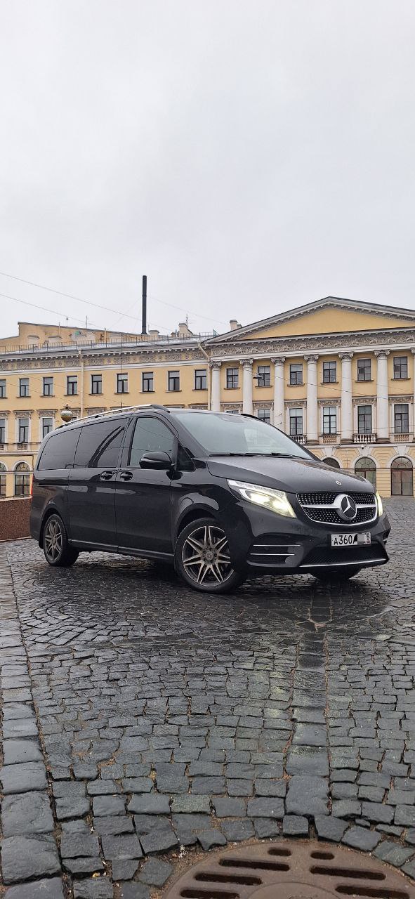 Mercedes Benz V-class с  панорамной крышей, на коричневом салоне. — кадр 3 из 6