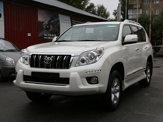 TOYOTA LAND CRUISER PRADO — кадр 3 из 11