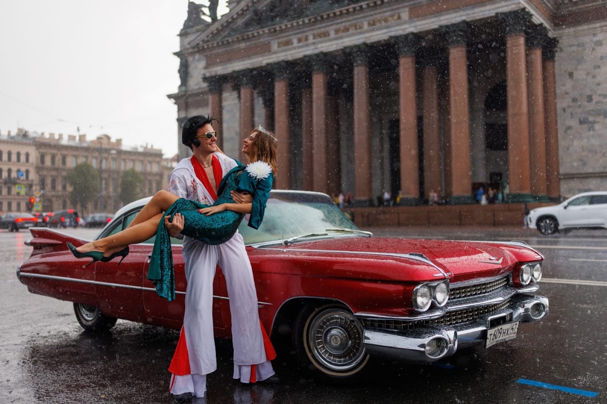 Cadillac De Ville (red)
