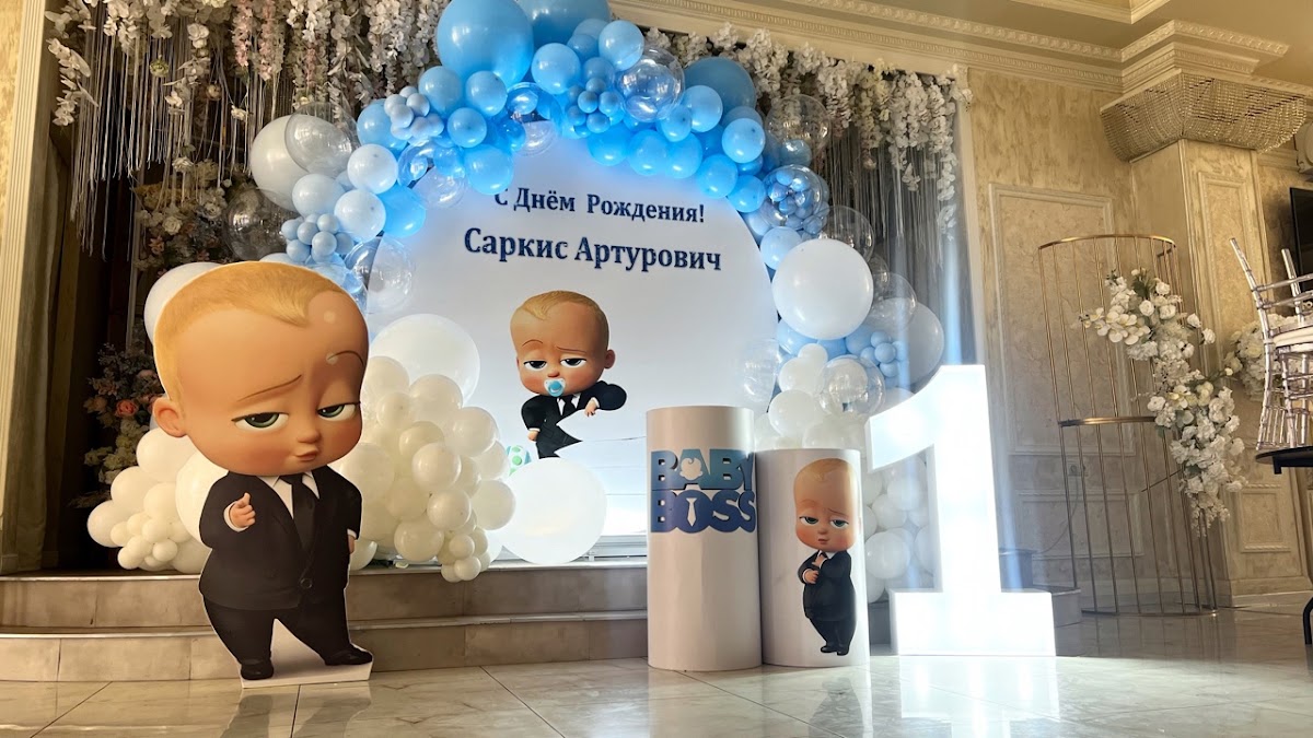 Фотозона с шарами на первый годик, первый зубик