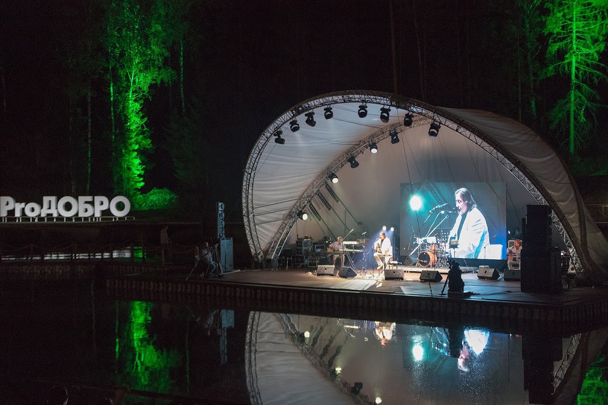 C О. Митяевым в Crocus City Hall, на фестивале PROДОБРО
