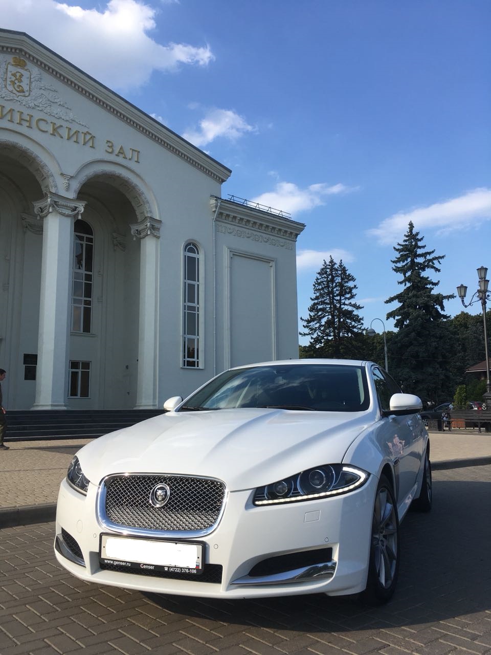 Ягуар XF