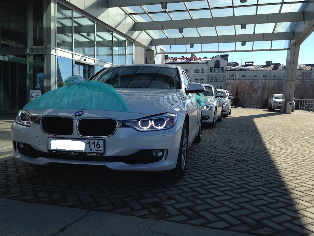 BMW 320i — кадр 4 из 5