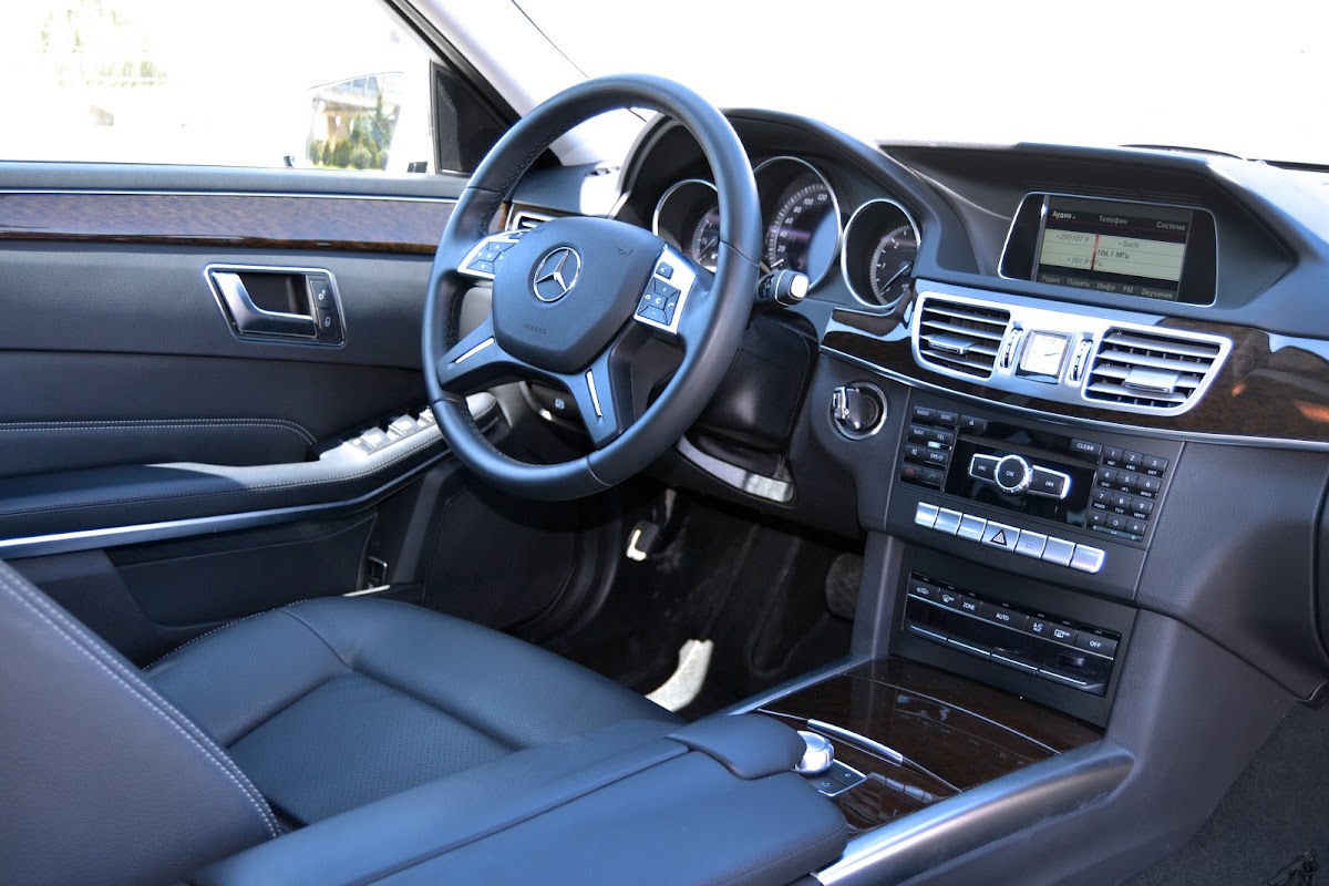Мерседес E220 — кадр 2 из 4