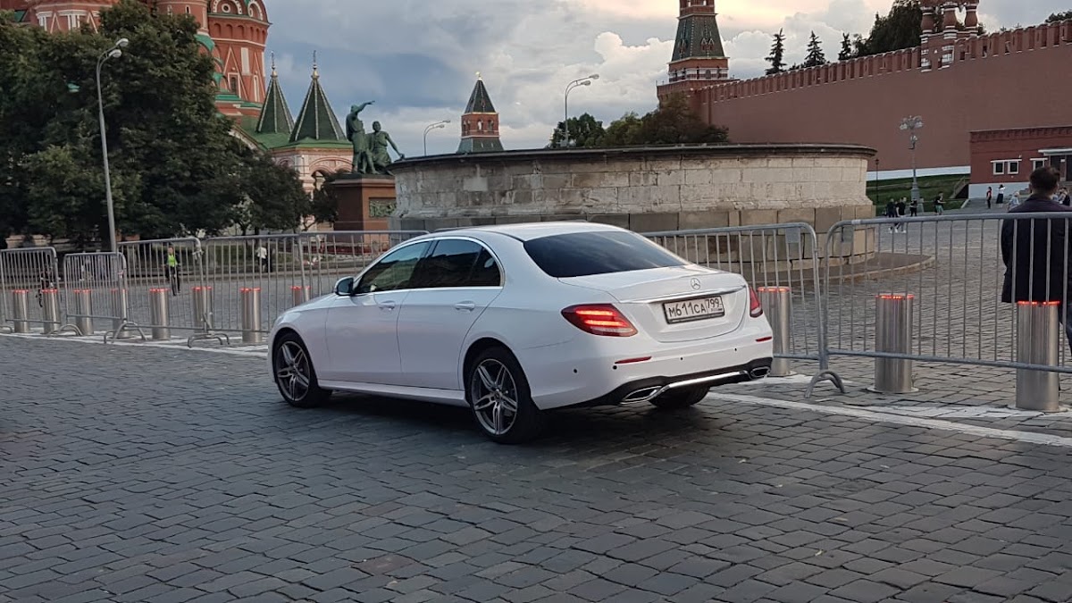 Мерседес Бенц 213 белый — кадр 2 из 6