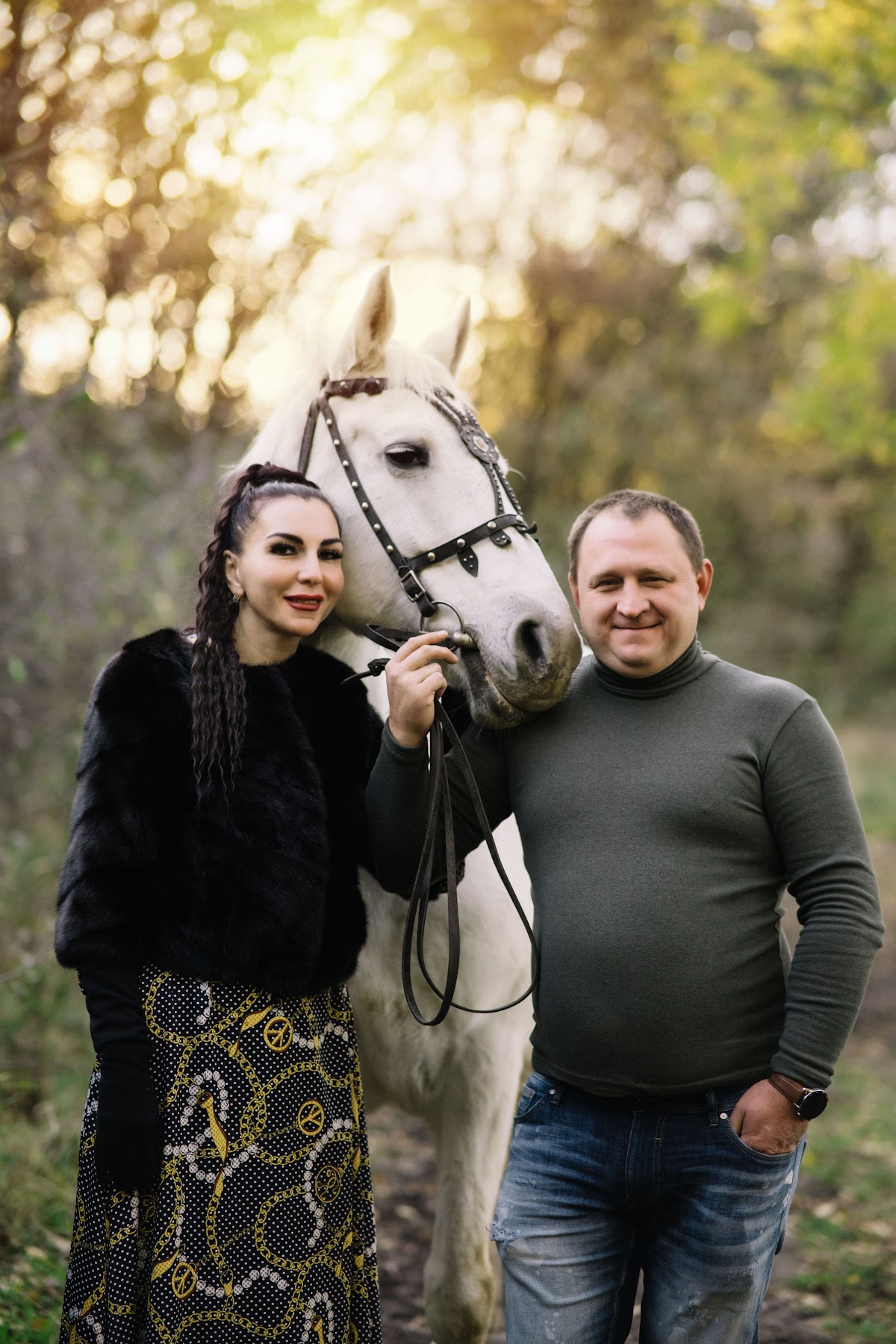 где то в деревне фотосессия с лошадью и парой
