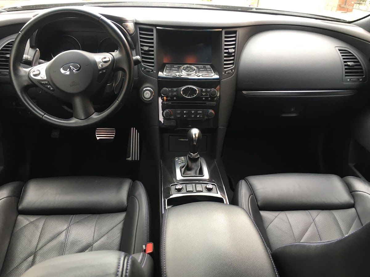 Infiniti QX70S
