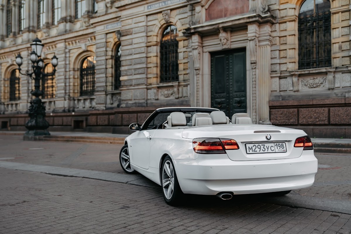 Кабриолет BMW белый салон