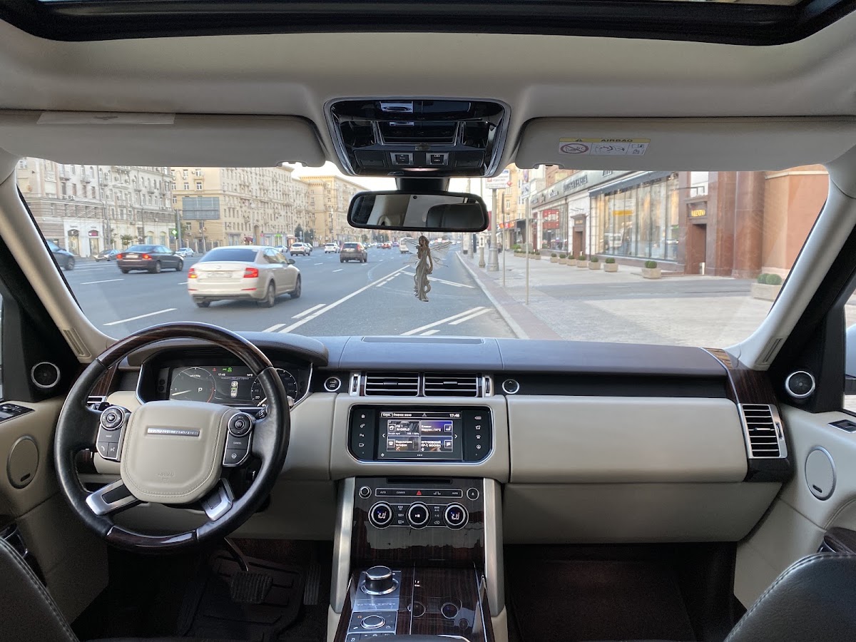 Белый Range Rover Vogue