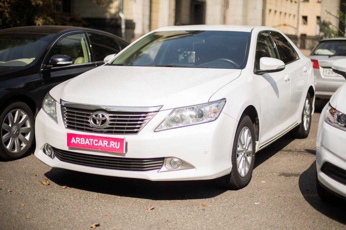 Toyota Camry белый на светлом салоне — кадр 2 из 6