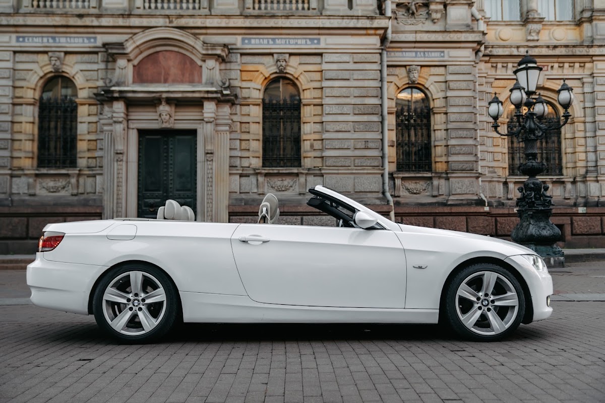 Кабриолет BMW белый салон