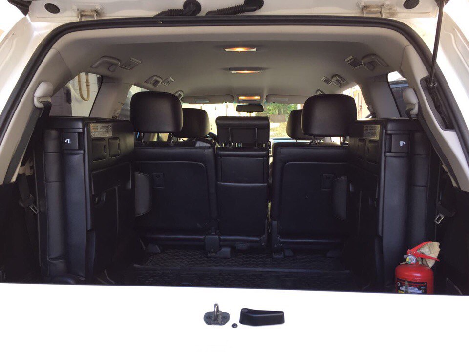 Toyota Land Cruiser 200 — кадр 2 из 3