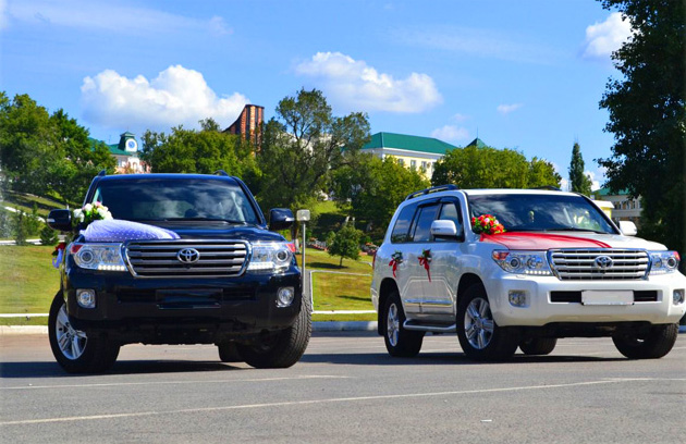 Toyota Land Cruiser 200 — кадр 2 из 3