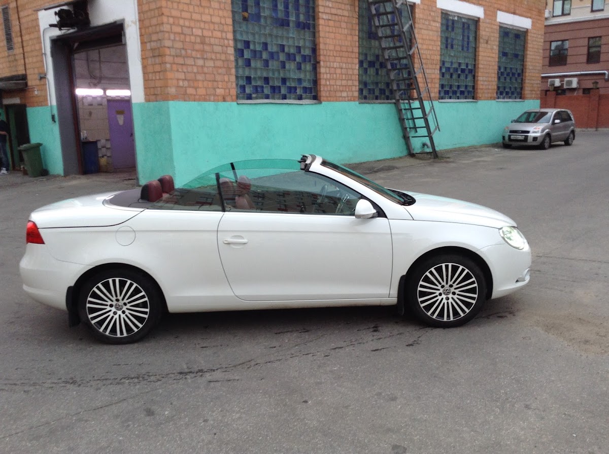 Кабриолет Volkswagen Eos — кадр 3 из 5