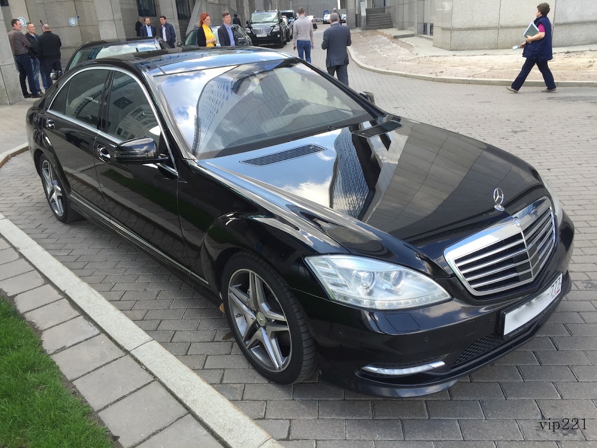 Mercedes-Benz W221 S500