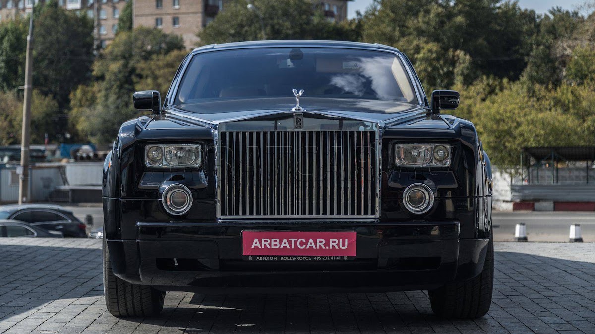 Rolls-Royce Fantom черный — кадр 2 из 21