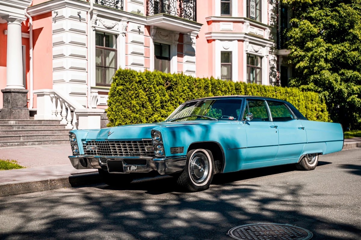 Cadillac De Ville (blue) — кадр 2 из 13