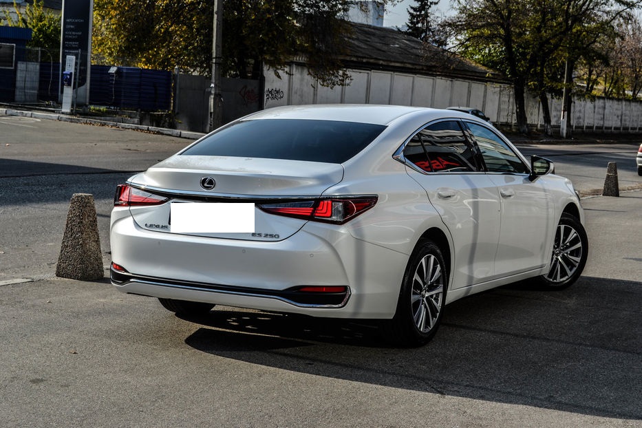 Новый Lexus ES