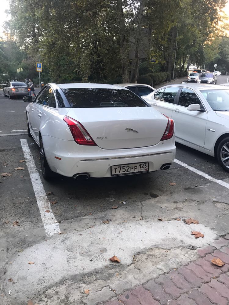 Jaguar XJ Long — кадр 3 из 5