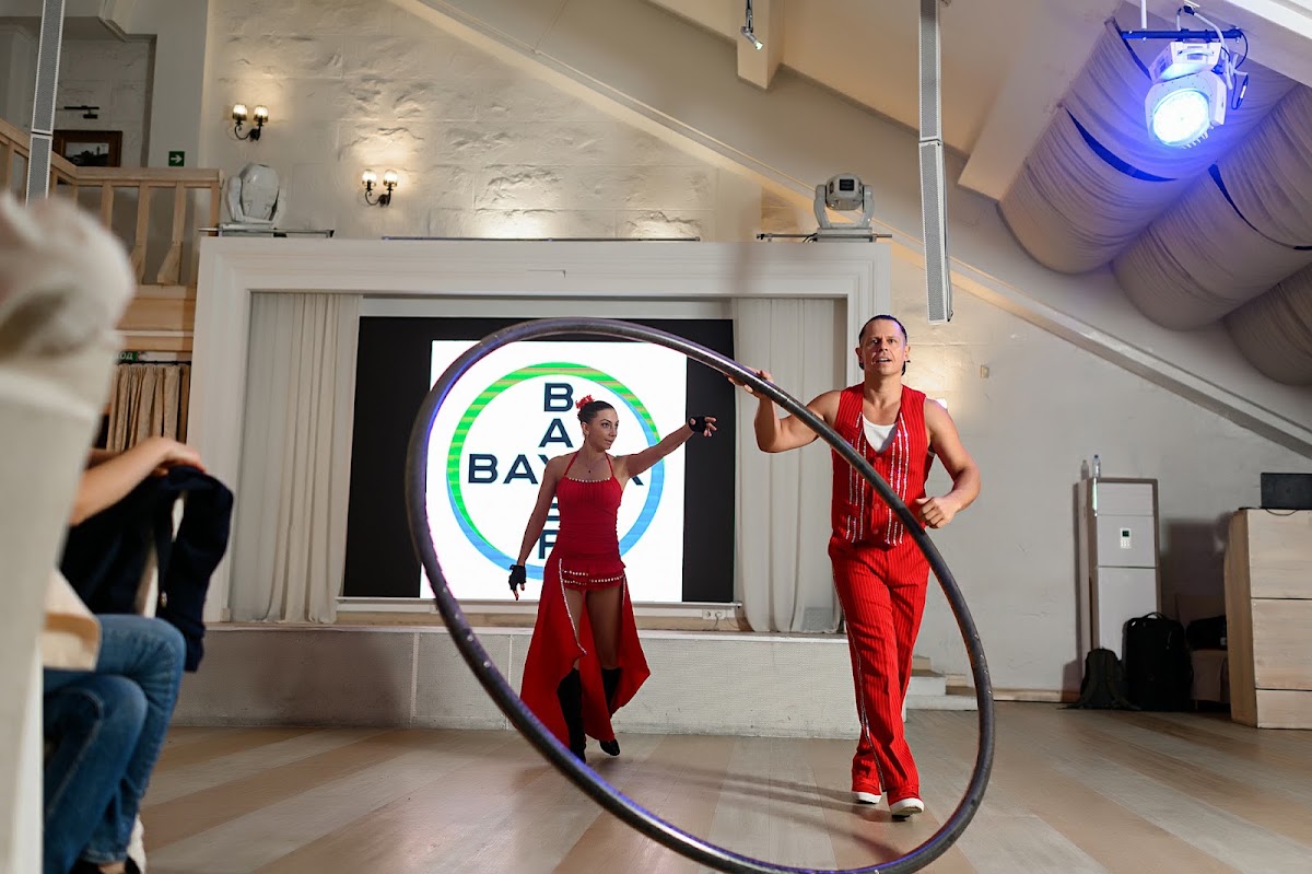 Танцевально-акробатическое шоу CRAZY STILTS — кадр 4 из 38