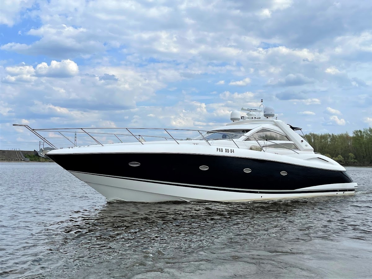 Яхта "Sunseeker Portofino 53"