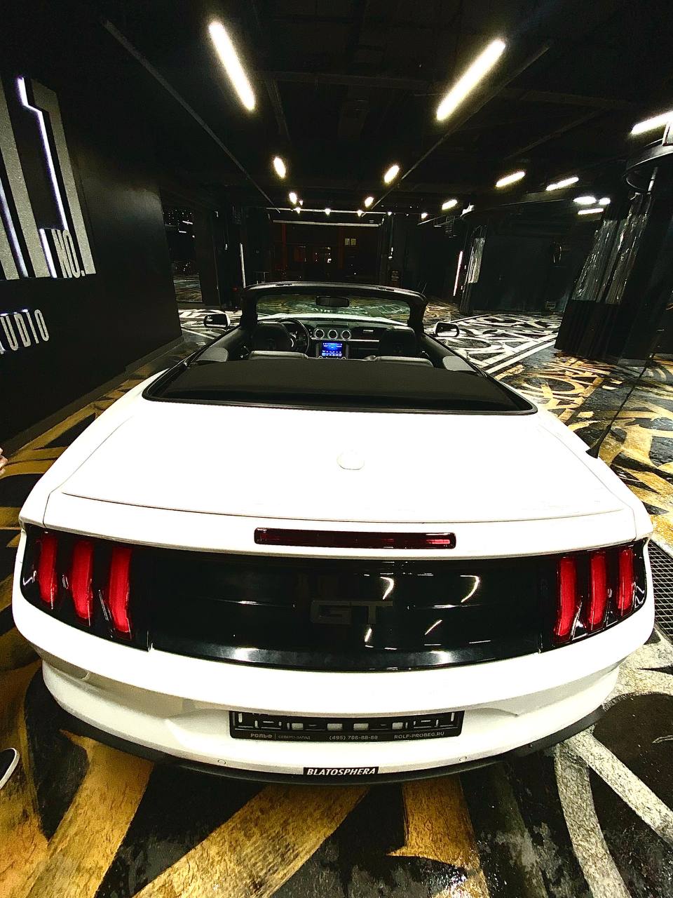 FORD MUSTANG — кадр 2 из 6