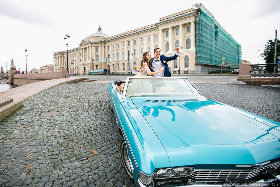 Chevrolet Impala голубая